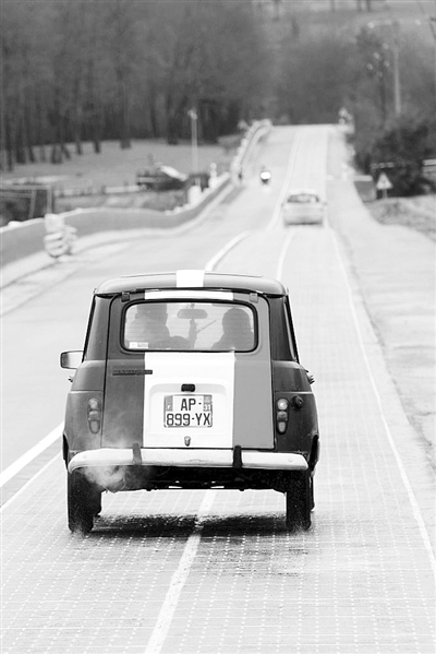 太陽(yáng)能道路 讓電動(dòng)汽車(chē)邊跑邊充電